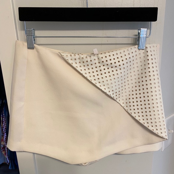NWOT* BCBGeneration Skort with faux leather - Size 6 - Picture 1 of 3
